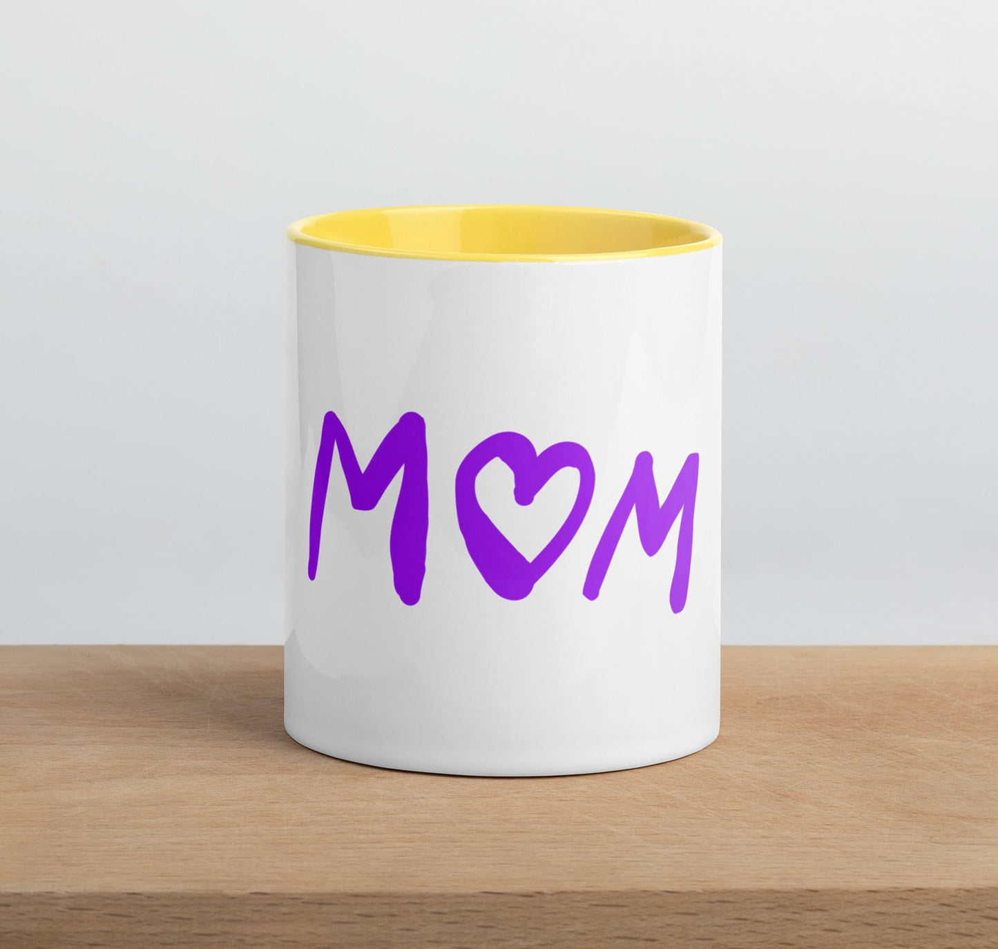 New mom mug with heart-shaped “O” in Mom
