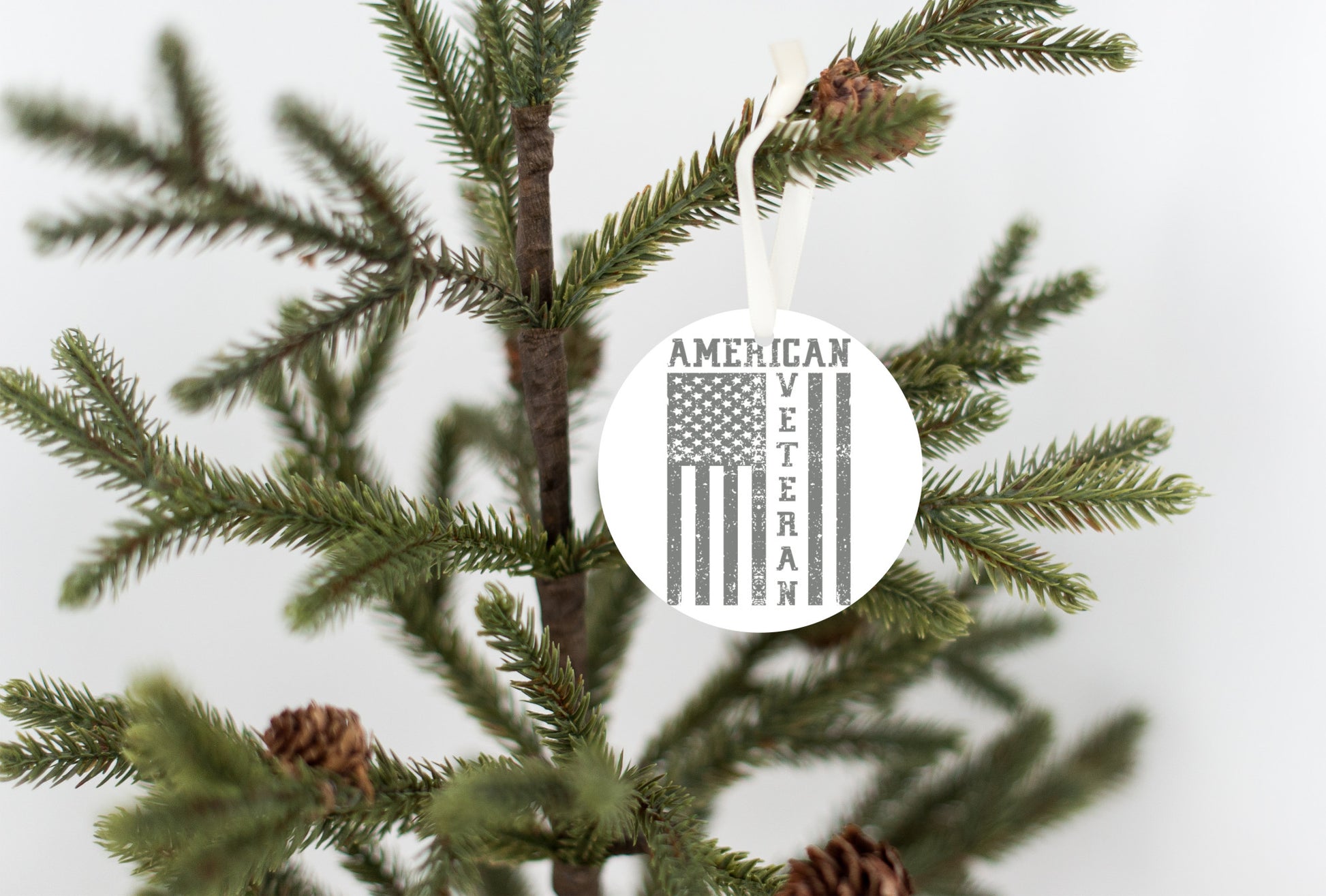 USA veteran ornament with one-sided print design
